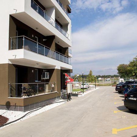 Airport Residence - 5 Mins From Airport 奥托佩尼 外观 照片